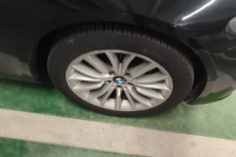 Used BMW 5 Series 2017 525Li Leading Model Right Front Wheel Hub