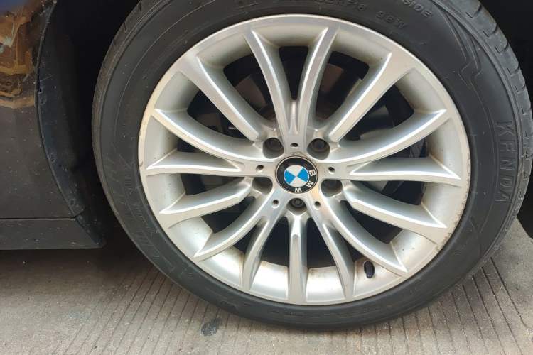 Used BMW 5 Series 2017 525Li Luxury Design Package Right Front Wheel Hub