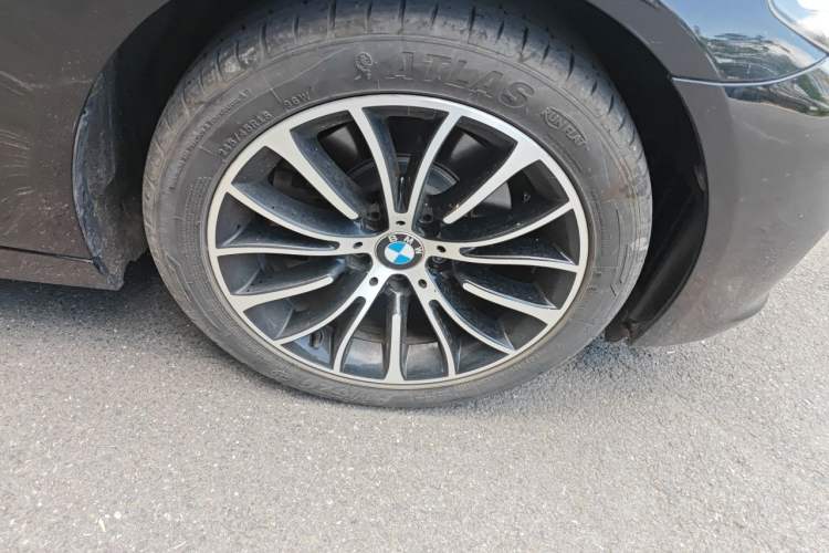 Used BMW 5 Series 2017 525Li Luxury Design Package Right Front Wheel Hub