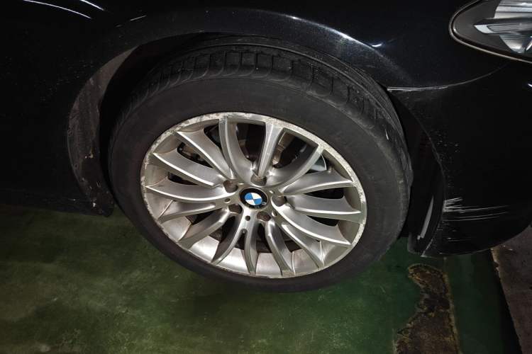 Used BMW 5 Series 2017 525Li Luxury Design Package Right Front Wheel Hub
