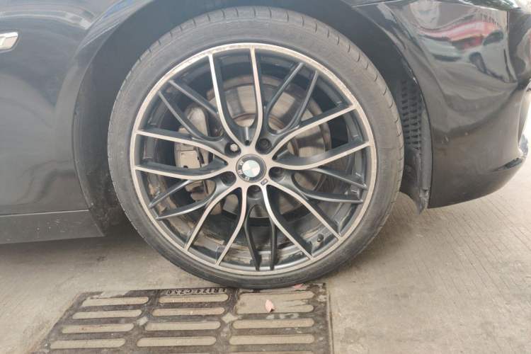 Used BMW 5 Series 2017 528Li Leading Model Right Front Wheel Hub