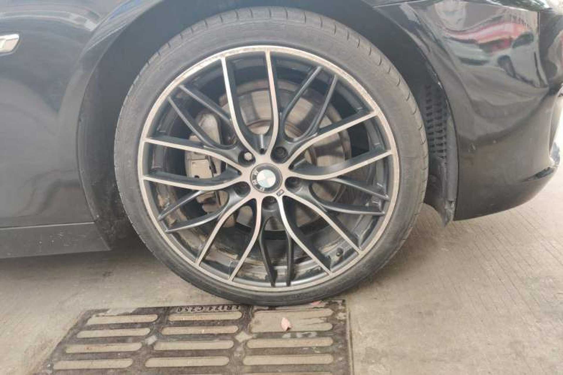 Used BMW 5 Series 2017 528Li Leading Model Right Front Wheel Hub