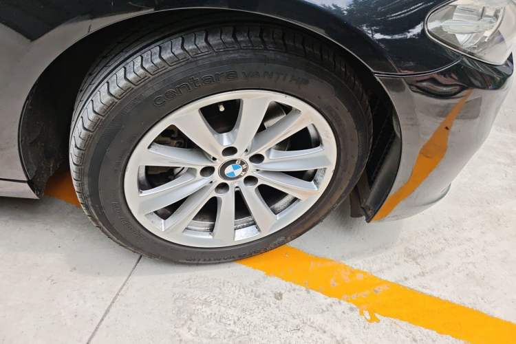 Used BMW 5 Series 2017 520Li Elegant Edition Right Front Wheel Hub