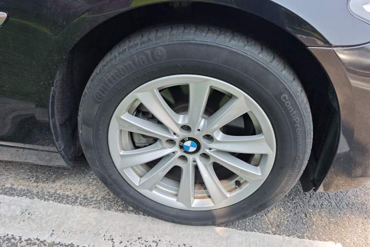 Used BMW 5 Series 2017 520Li Elegant Edition Right Front Wheel Hub