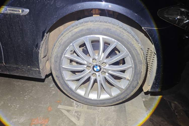 Used BMW 5 Series 2017 525Li Luxury Design Package Right Front Wheel Hub