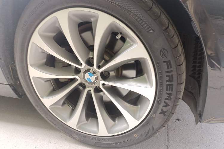 Used BMW 5 Series 2017 525Li Leading Model Right Front Wheel Hub