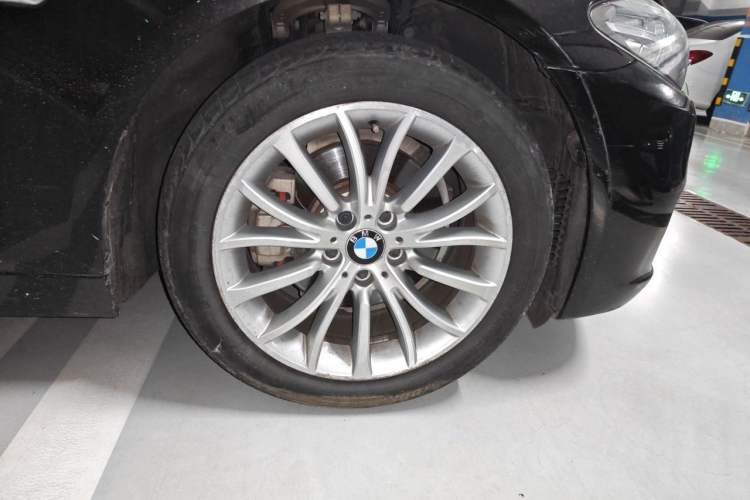 Used BMW 5 Series 2017 525Li Luxury Design Package Right Front Wheel Hub