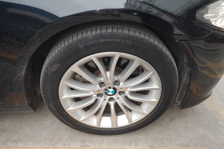 Used BMW 5 Series 2017 525Li Luxury Design Package Right Front Wheel Hub