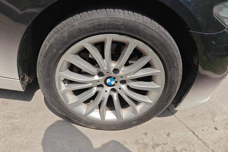 Used BMW 5 Series 2017 525Li Luxury Design Package Right Front Wheel Hub