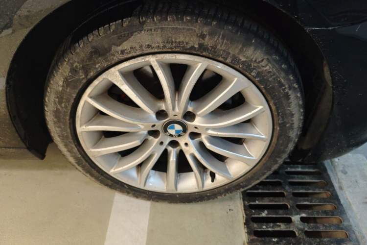 Used BMW 5 Series 2017 525Li Luxury Design Package Right Front Wheel Hub