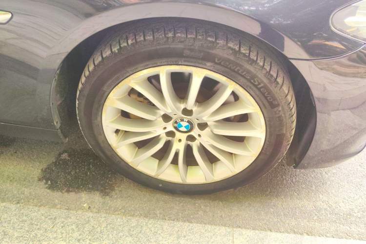 Used BMW 5 Series 2017 525Li Luxury Design Package Right Front Wheel Hub