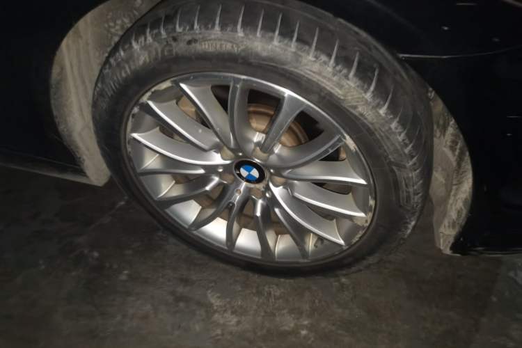 Used BMW 5 Series 2017 525Li Luxury Design Package Right Front Wheel Hub
