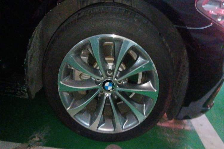 Used BMW 5 Series 2017 525Li Leading Model Right Front Wheel Hub