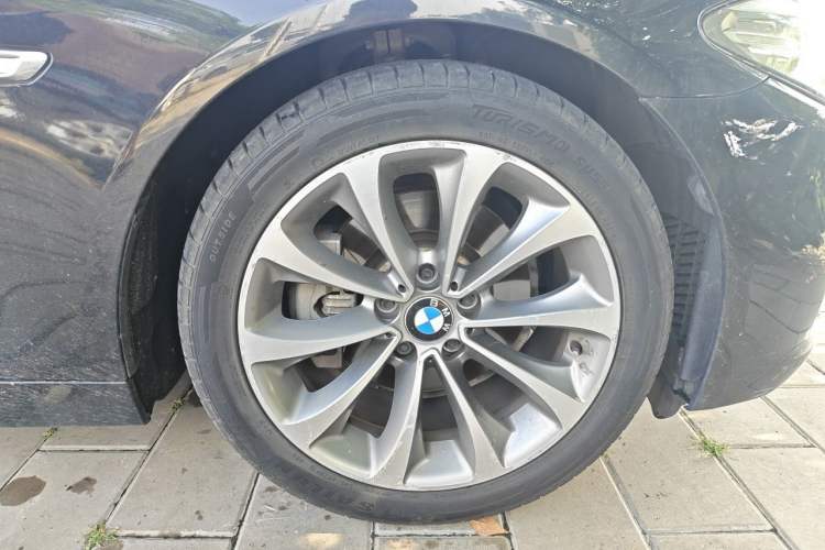 Used BMW 5 Series 2017 525Li Leading Model Right Front Wheel Hub