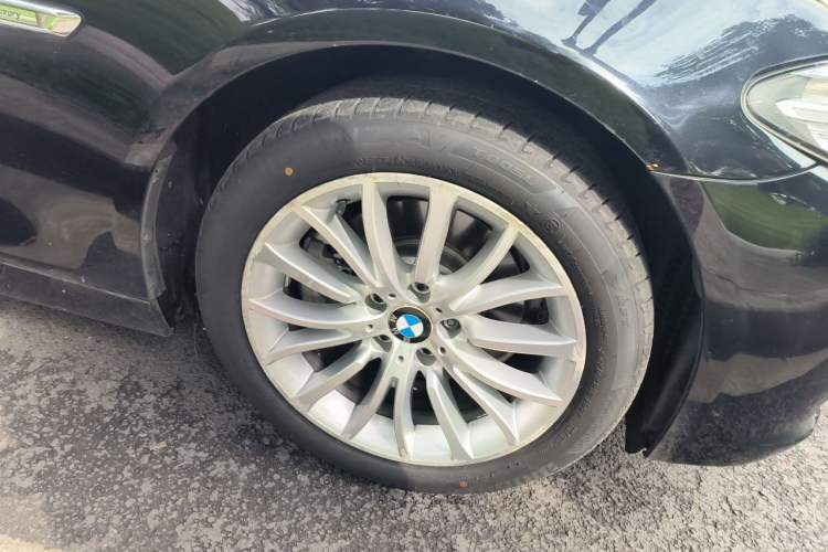 Used BMW 5 Series 2017 525Li Luxury Design Package Right Front Wheel Hub