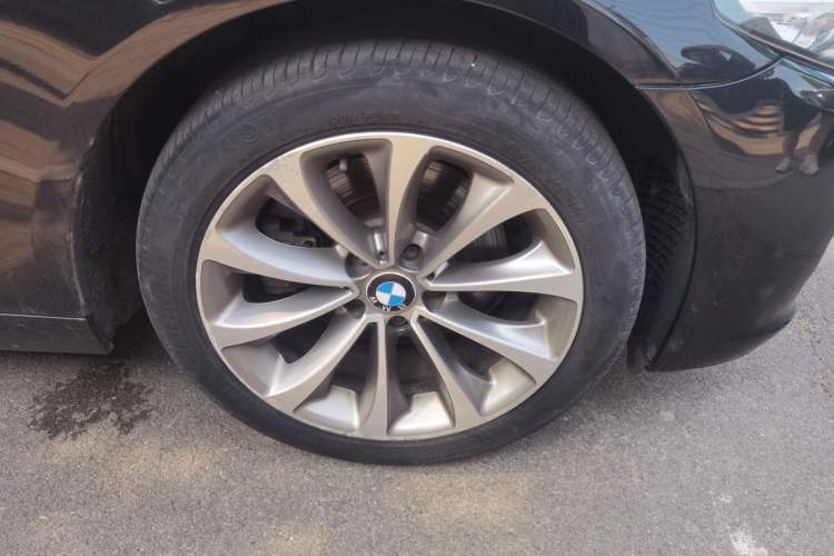 Used BMW 5 Series 2017 525Li Leading Model Right Front Wheel Hub