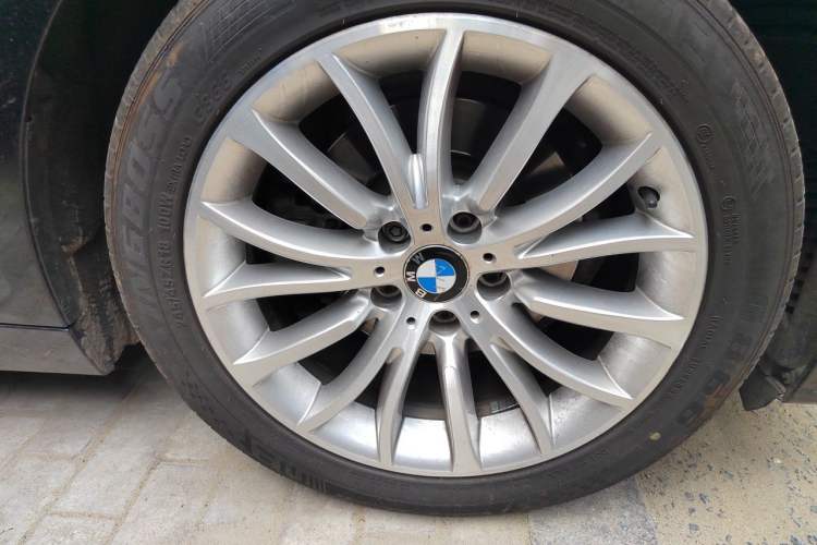Used BMW 5 Series 2017 525Li Luxury Design Package Right Front Wheel Hub