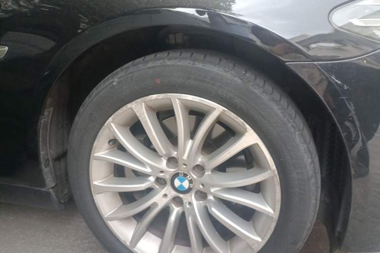 Used BMW 5 Series 2017 525Li Luxury Design Package Right Front Wheel Hub