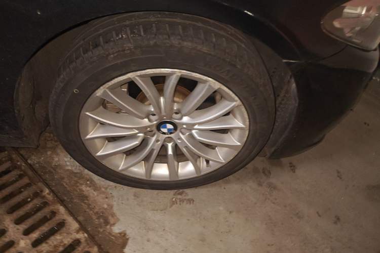 Used BMW 5 Series 2017 525Li Luxury Design Package Right Front Wheel Hub