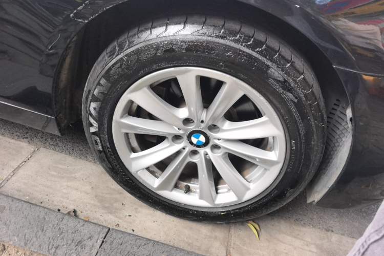 Used BMW 5 Series 2017 520Li Elegant Edition Right Front Wheel Hub