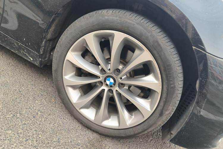 Used BMW 5 Series 2017 525Li Leading Model Right Front Wheel Hub