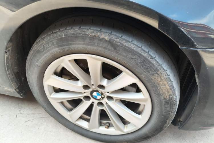 Used BMW 5 Series 2017 520Li Elegant Edition Right Front Wheel Hub