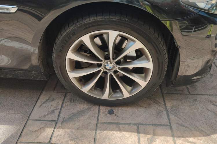 Used BMW 5 Series 2017 525Li Leading Model Right Front Wheel Hub