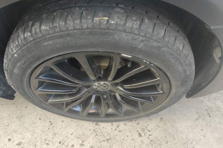 Used BMW 5 Series 2017 525Li Luxury Design Package Right Front Wheel Hub