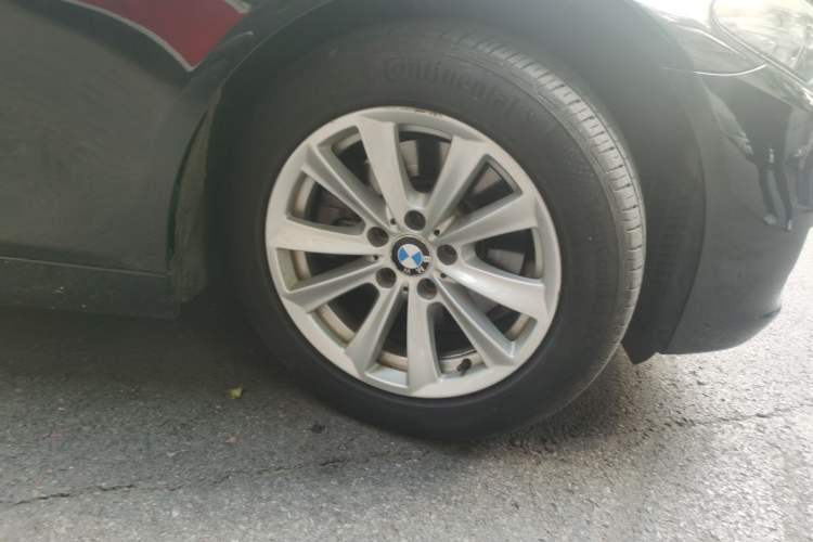 Used BMW 5 Series 2017 520Li Elegant Edition Right Front Wheel Hub