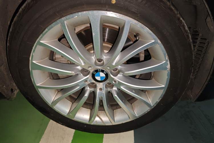 Used BMW 5 Series 2017 525Li Luxury Design Package Right Front Wheel Hub