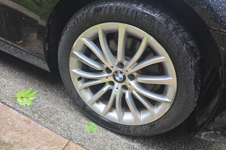 Used BMW 5 Series 2017 525Li Luxury Design Package Right Front Wheel Hub