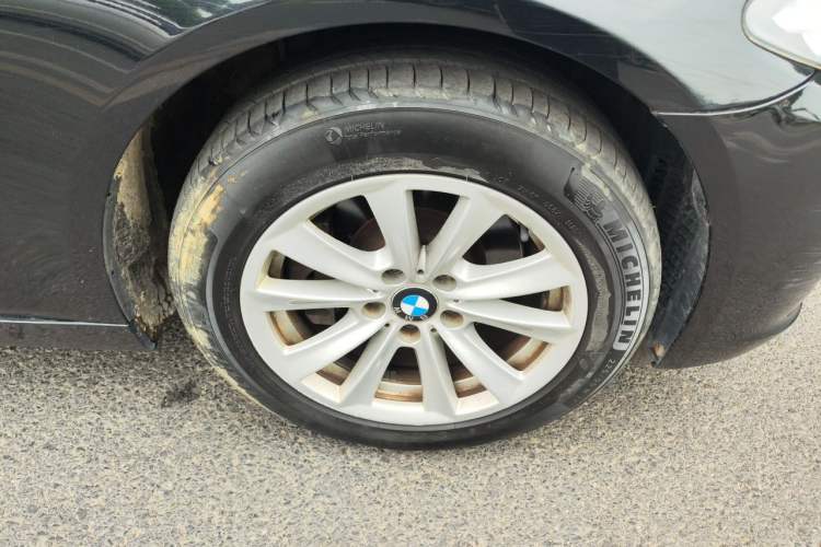 Used BMW 5 Series 2017 520Li Elegant Edition Right Front Wheel Hub