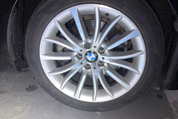 Used BMW 5 Series 2017 525Li Luxury Design Package Right Front Wheel Hub