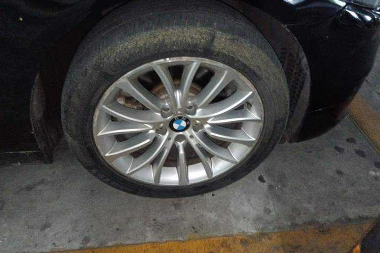 Used BMW 5 Series 2017 525Li Luxury Design Package Right Front Wheel Hub