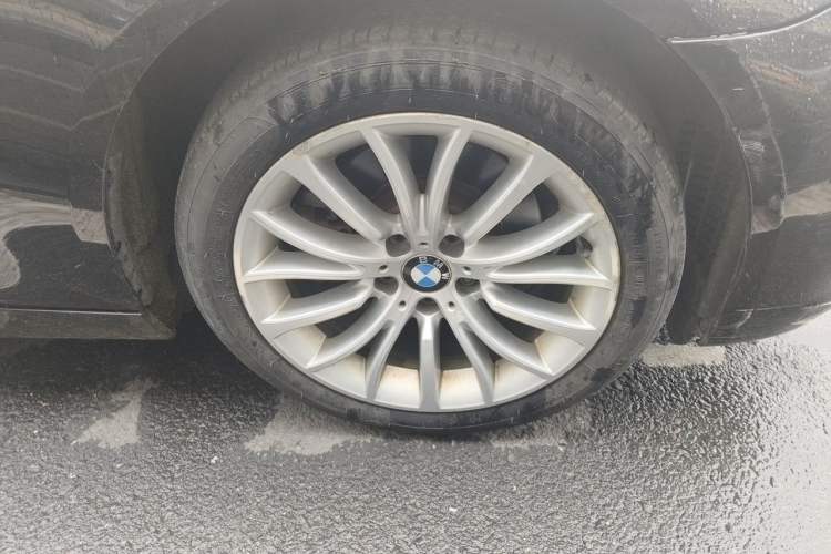 Used BMW 5 Series 2017 525Li Luxury Design Package Right Front Wheel Hub