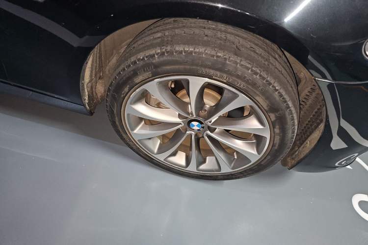 Used BMW 5 Series 2017 525Li Leading Model Right Front Wheel Hub