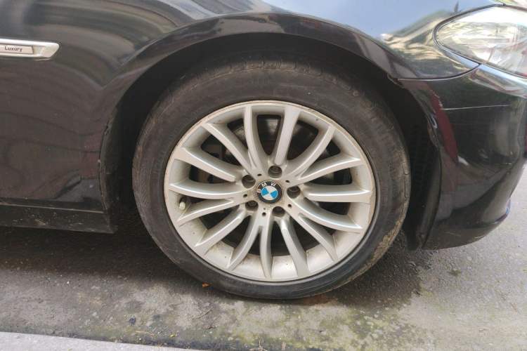 Used BMW 5 Series 2017 525Li Luxury Design Package Right Front Wheel Hub