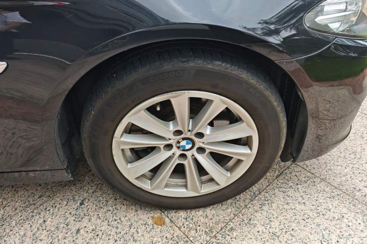 Used BMW 5 Series 2017 520Li Elegant Edition Right Front Wheel Hub