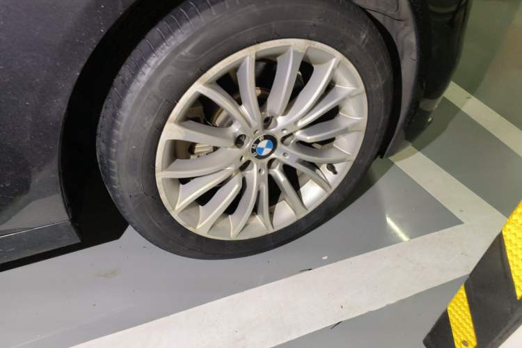Used BMW 5 Series 2017 525Li Luxury Design Package Right Front Wheel Hub