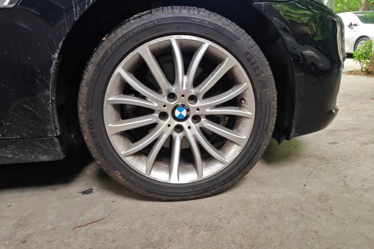 Used BMW 5 Series 2017 525Li Luxury Design Package Right Front Wheel Hub