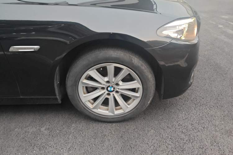 Used BMW 5 Series 2017 520Li Elegant Edition Right Front Wheel Hub
