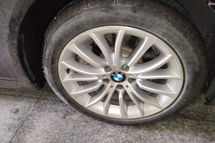 Used BMW 5 Series 2017 525Li Luxury Design Package Right Front Wheel Hub