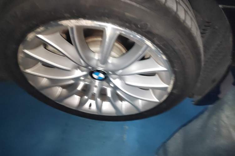 Used BMW 5 Series 2017 525Li Leading Model Right Front Wheel Hub