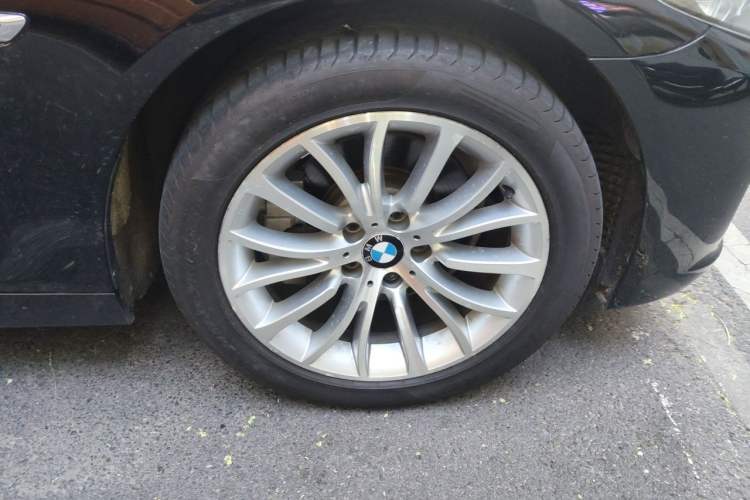Used BMW 5 Series 2017 525Li Luxury Design Package Right Front Wheel Hub