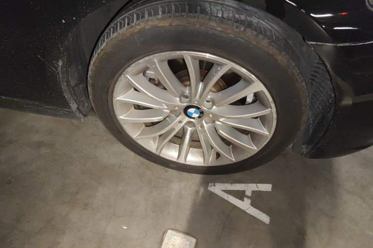 Used BMW 5 Series 2017 525Li Luxury Design Package Right Front Wheel Hub