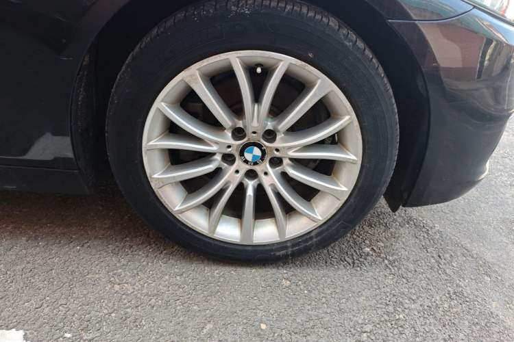 Used BMW 5 Series 2017 525Li Luxury Design Package Right Front Wheel Hub
