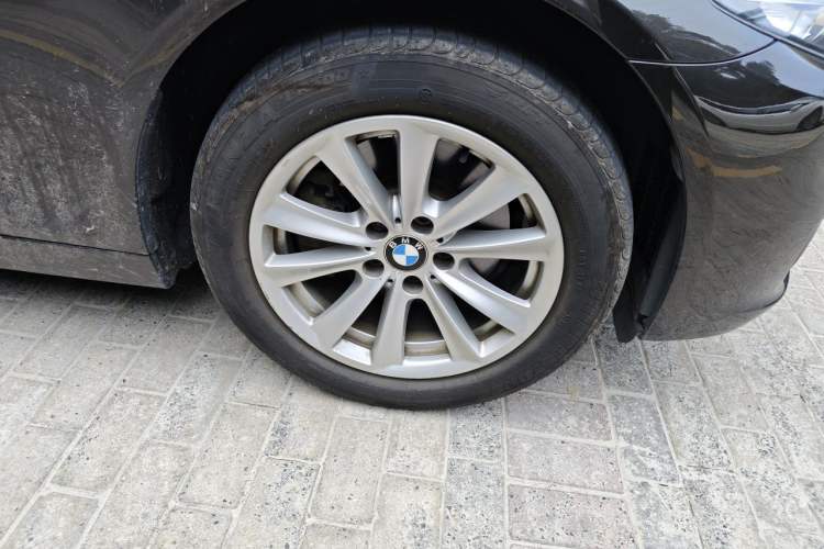 Used BMW 5 Series 2017 520Li Elegant Edition Right Front Wheel Hub