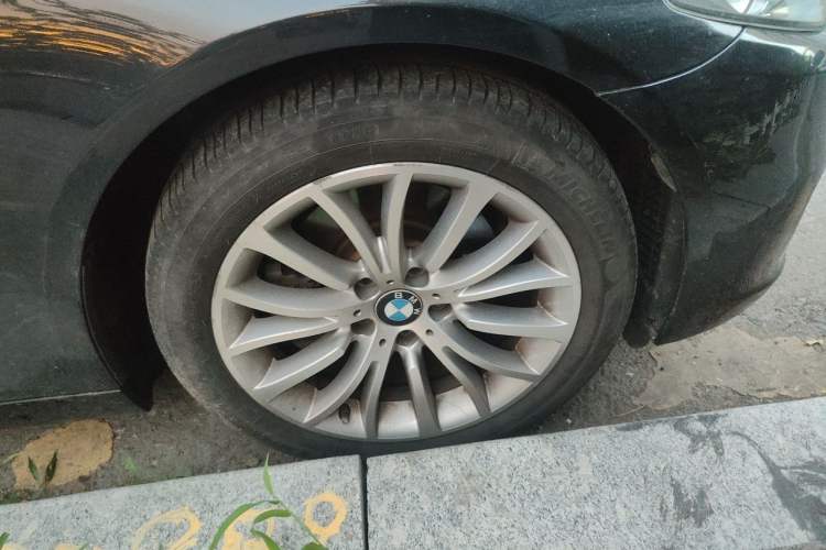 Used BMW 5 Series 2017 525Li Luxury Design Package Right Front Wheel Hub