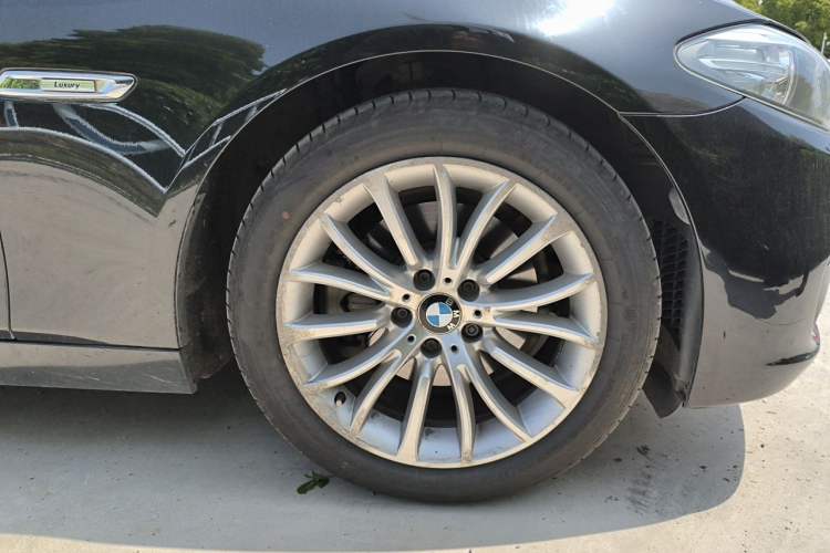 Used BMW 5 Series 2017 525Li Luxury Design Package Right Front Wheel Hub