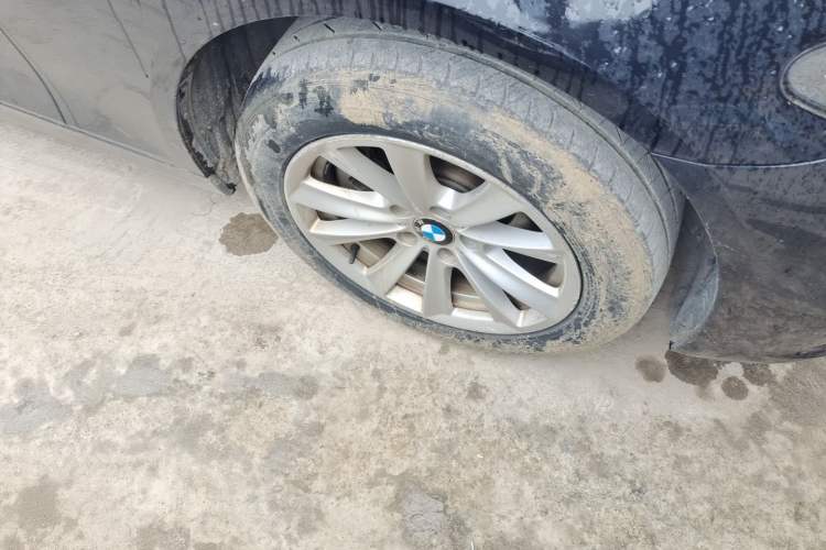 Used BMW 5 Series 2017 520Li Elegant Edition Right Front Wheel Hub